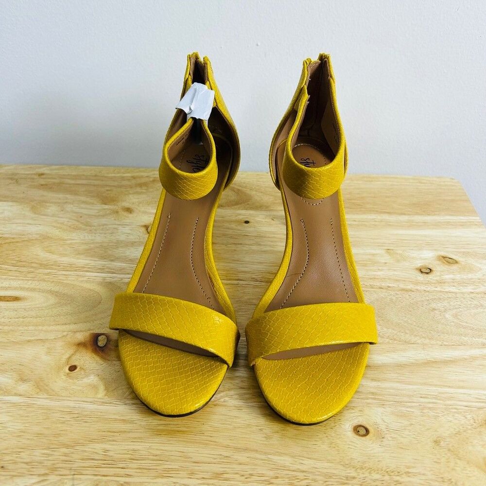 Style & Co Paycee Women's Yellow Snakeskin Ankle Strap Kitten Heel Sandals 6.5 - Picture 2 of 9